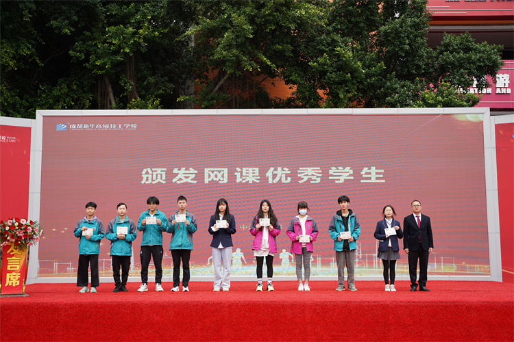 啟航！現(xiàn)場直擊2022級新生開學(xué)典禮暨京東社會實(shí)踐表彰大會！