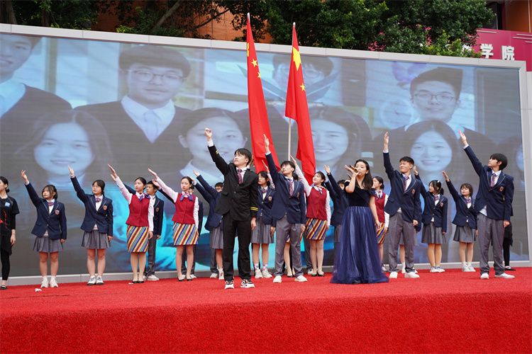 啟航！現(xiàn)場直擊2022級新生開學(xué)典禮暨京東社會實(shí)踐表彰大會！