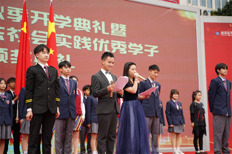 啟航！現(xiàn)場直擊2022級新生開學(xué)典禮暨京東社會實(shí)踐表彰大會！