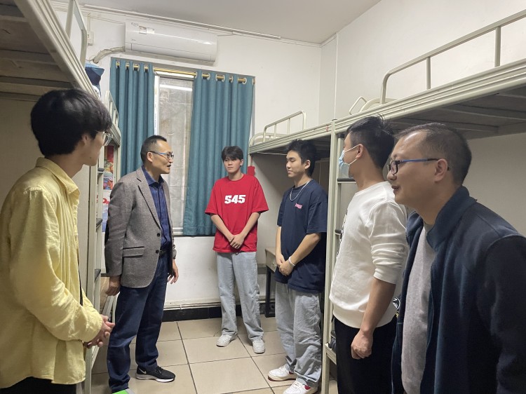 二十大奮進(jìn)譜華章，新華緊隨育棟梁