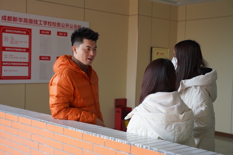 桃李滿天下，春暉遍四方
