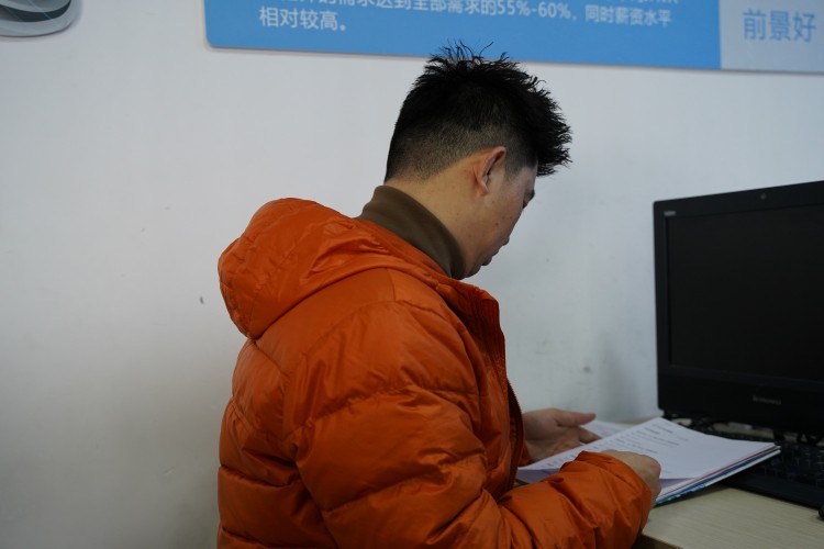 桃李滿天下，春暉遍四方