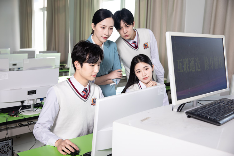后疫情時(shí)代，新華學(xué)子是怎樣就業(yè)的？