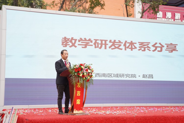 青春心向黨！與新華新生團(tuán)員一起見(jiàn)證這場(chǎng)授牌、揭牌儀式