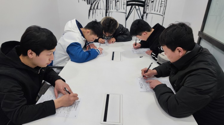 就業(yè)難度更升級！成都新華高級技工學(xué)校就業(yè)再爭潮頭