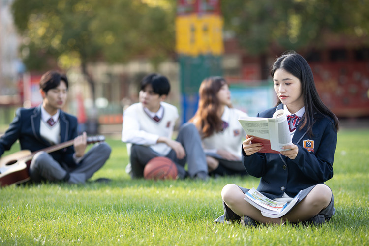 【解讀新華“三查三評”】學(xué)生學(xué)習(xí)為核心，綜合素質(zhì)齊發(fā)展