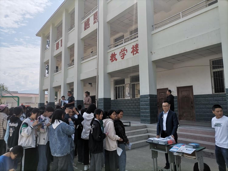 一技之長(zhǎng)助力鄉(xiāng)村振興 愛(ài)心助學(xué)點(diǎn)亮求學(xué)夢(mèng)想