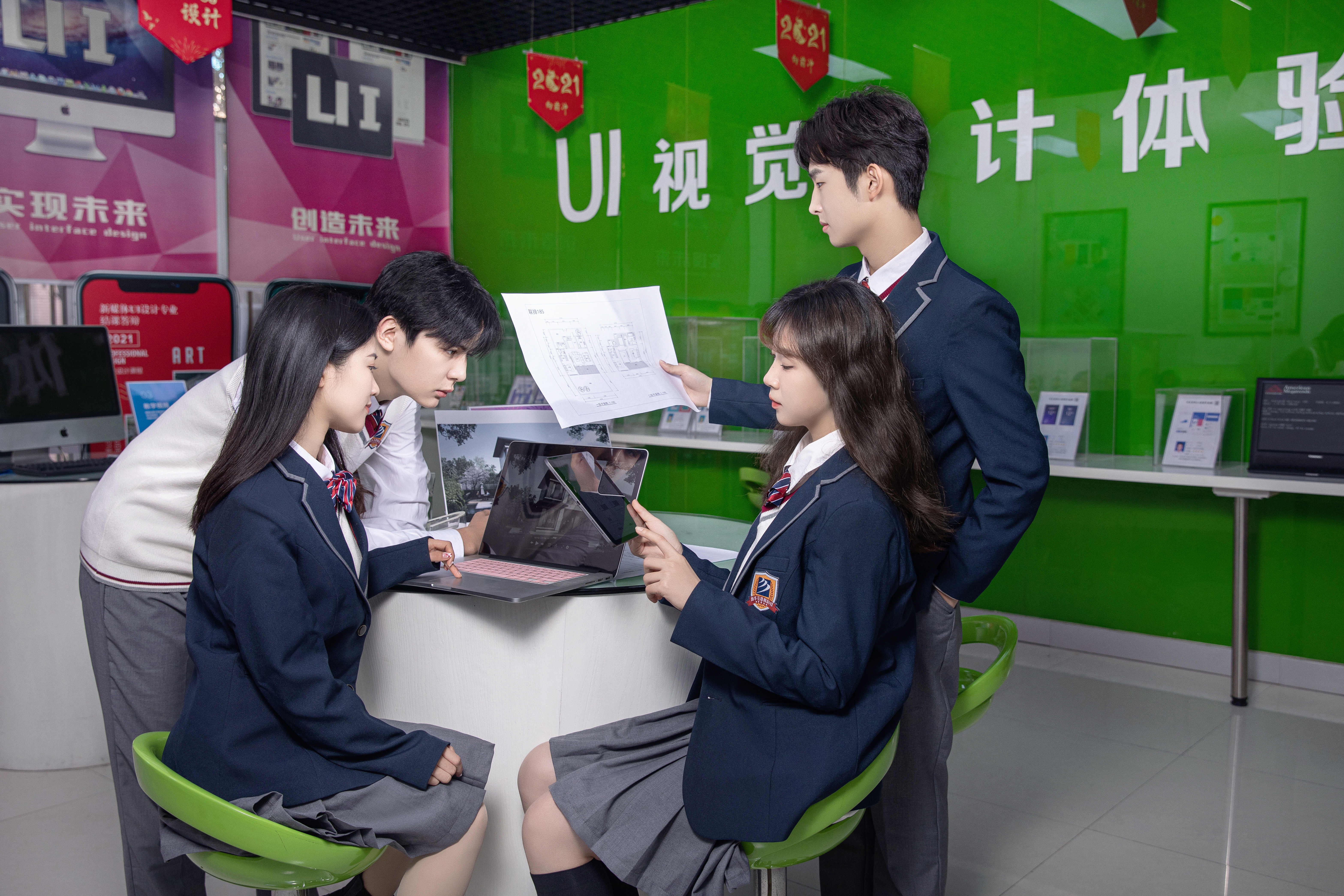 與時代同跨越 | 新華電腦教育35年品質辦學，培養(yǎng)一代代IT高技能人才