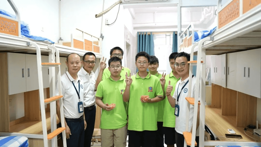 初入新華的他們，在學(xué)校學(xué)習(xí)生活怎么樣？