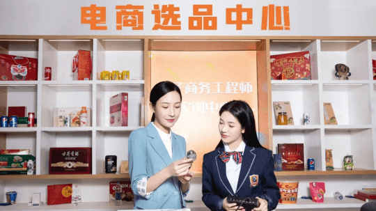 <b>在成都新華，同學(xué)們是怎么上課的？</b>