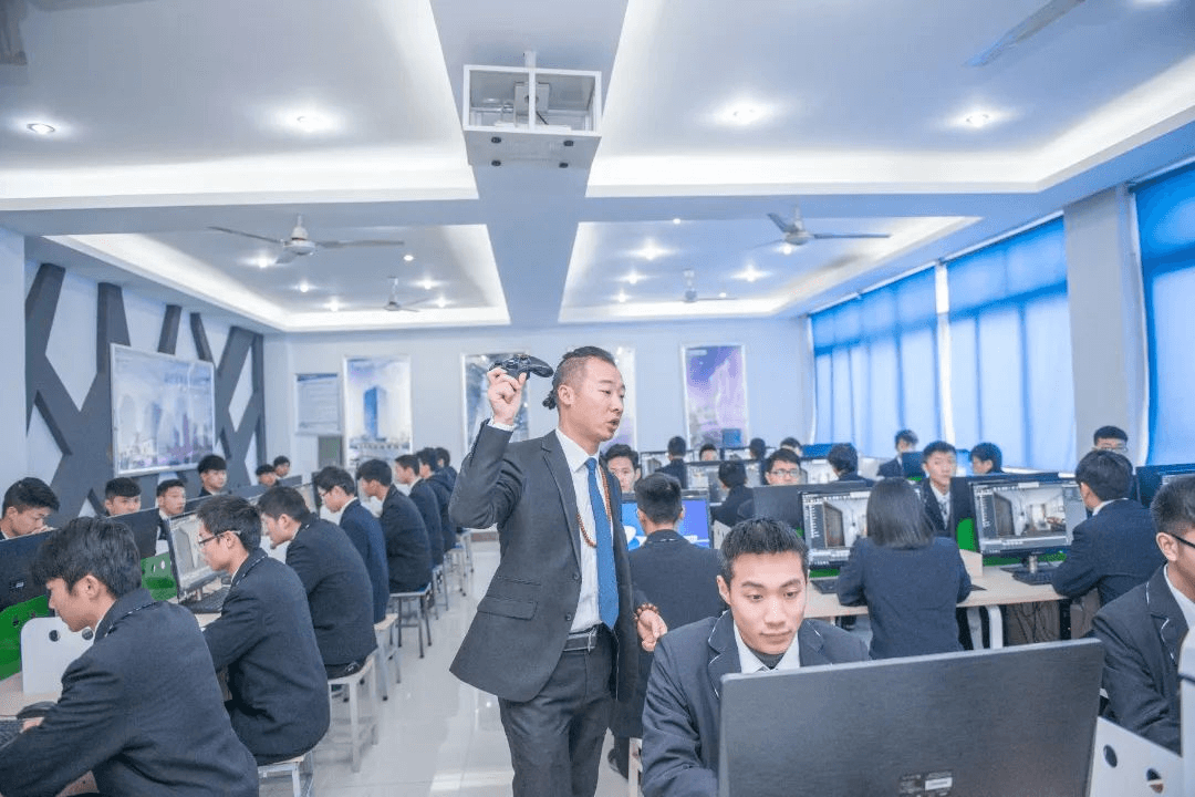 “白領(lǐng)”過剩？有一技之長更有安全感！