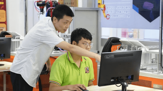 <b>開學(xué)季，新華的老師們有話對(duì)你說！</b>