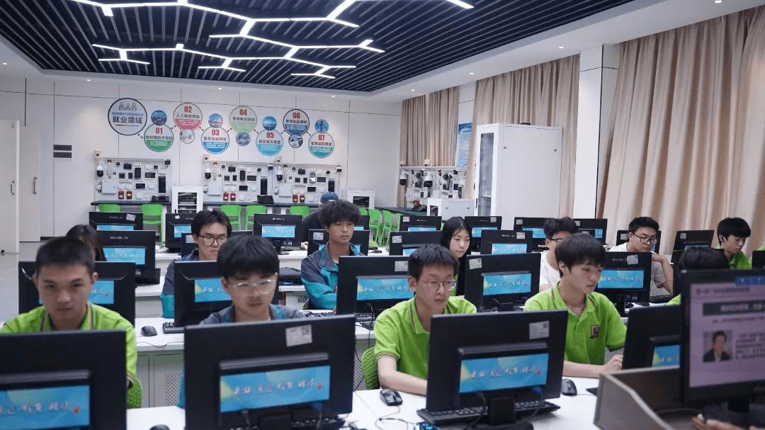 二次擇校為什么選擇成都新華，他們說了心里話
