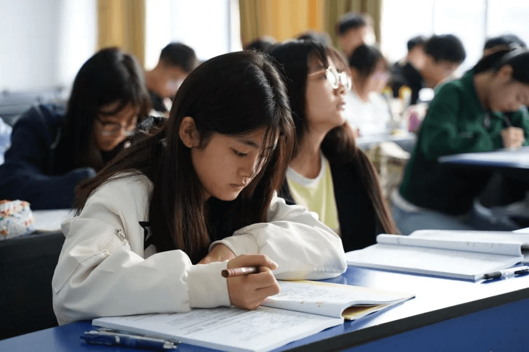 春季預(yù)科班名額開(kāi)放中，這四類人請(qǐng)?zhí)崆靶袆?dòng)