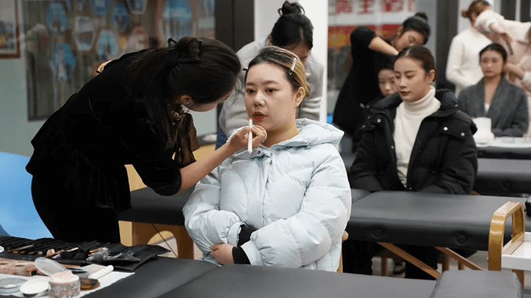 臨近年底，打工返鄉(xiāng)學(xué)什么技術(shù)年后好就業(yè)？