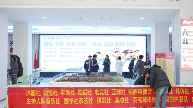 初入新華的新生們，在學(xué)校學(xué)習(xí)生活是什么樣的？