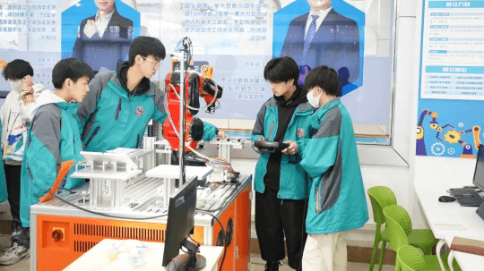 <b>2025年春季學(xué)位告急，千萬不能錯(cuò)過春季報(bào)名！</b>