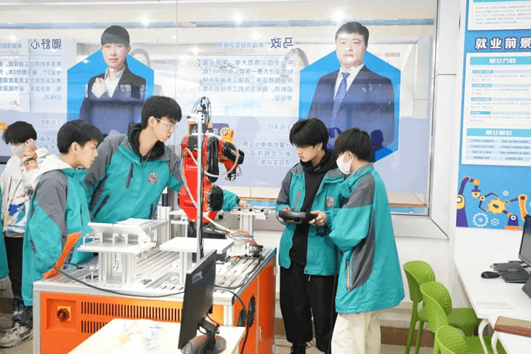 2025年春季學(xué)位告急，千萬不能錯(cuò)過春季報(bào)名！