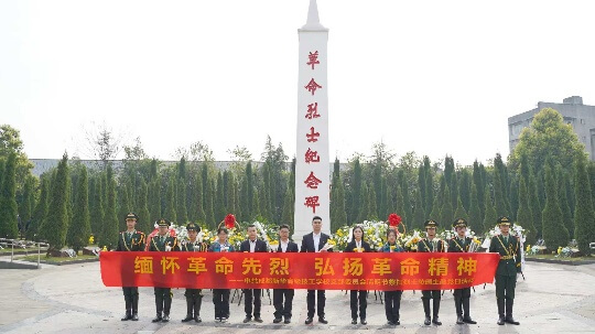 <b>清明踏青新華游，成都新華校園體驗(yàn)營等你來</b>